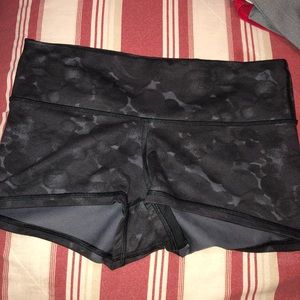 Lululemon boogie shorts size 8